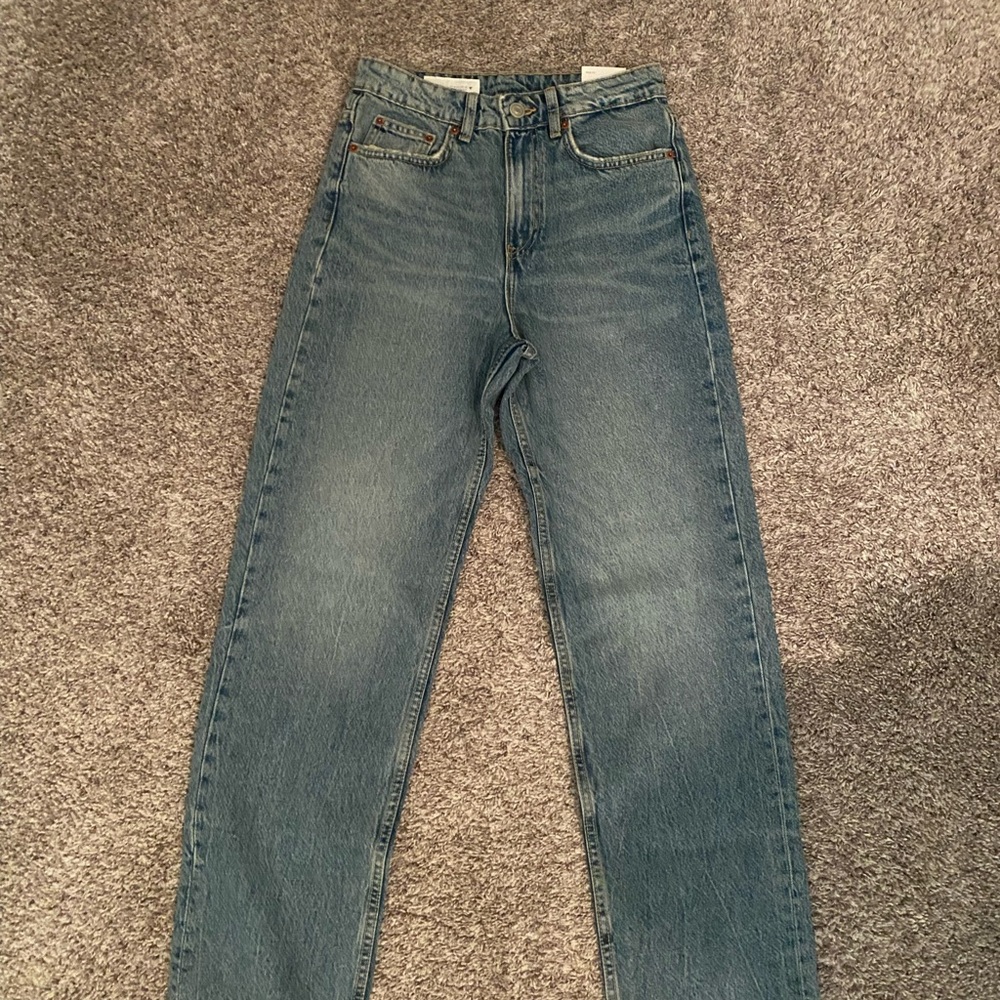 Zara women’s Straight Blue Jeans